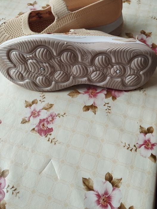 Кроссовки 35 размер новые