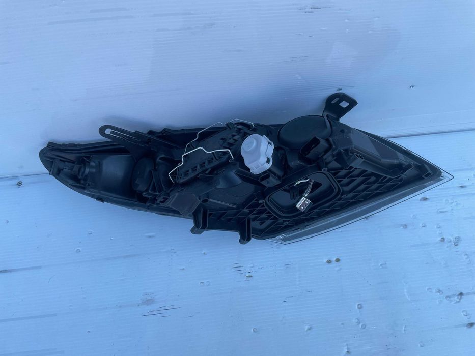 Far stanga xenon Renault Megane 3 2009-2013 nou original Renault