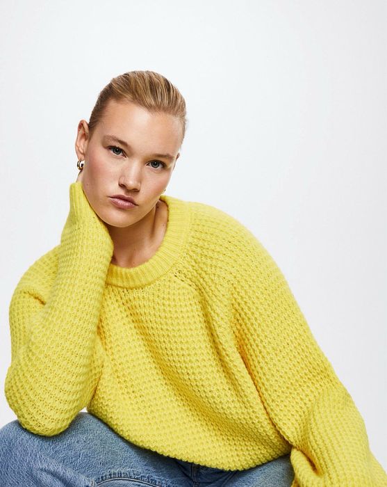 Пуловер Mango.