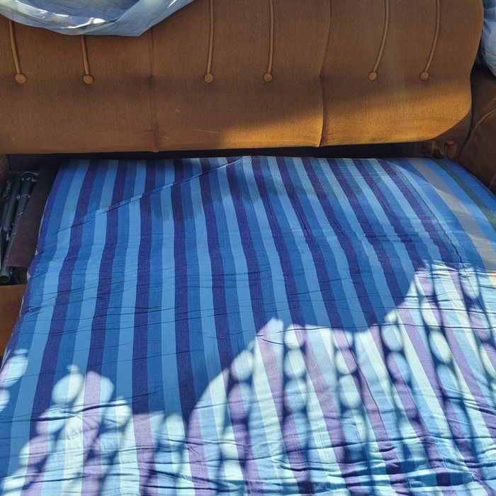 Холов диван с фотьойли.