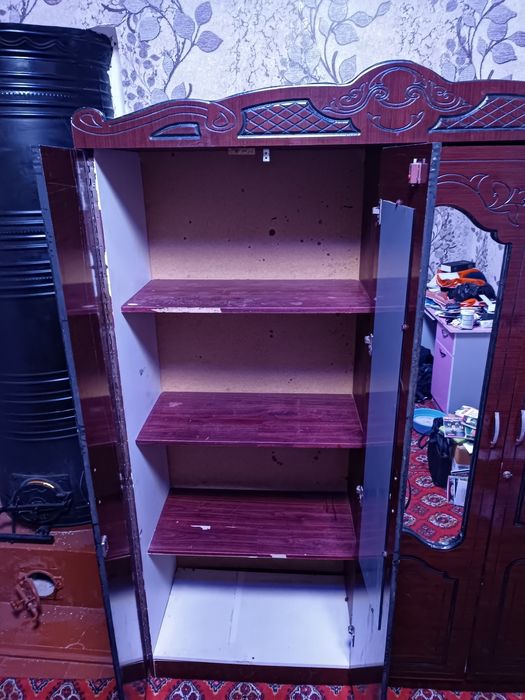 Assalom alekum, Shkaf sotiladi. Manzil Xorazm Bog‘ot, singan joyi yo‘q