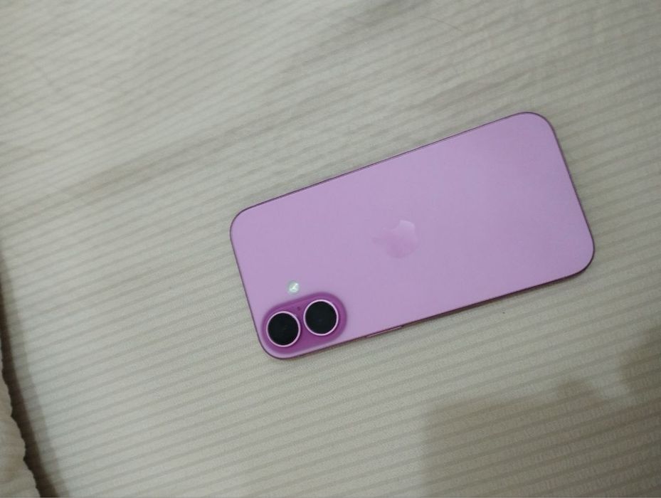 Apple iPhone 16 розовый