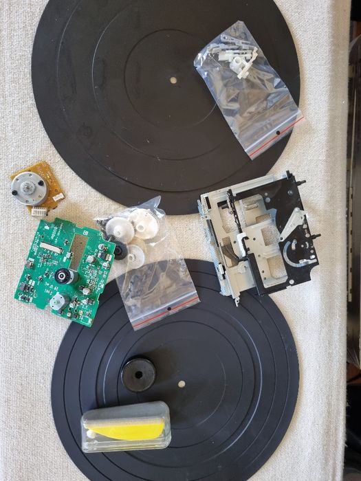 Pachet 2 buc Slipmat pickup, platane, componente minidisc Sony, etc
