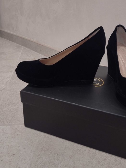 Дамски обувки на платформа