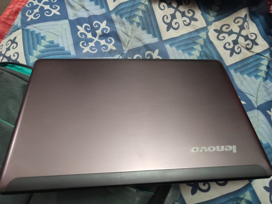 Ноутбук леново...