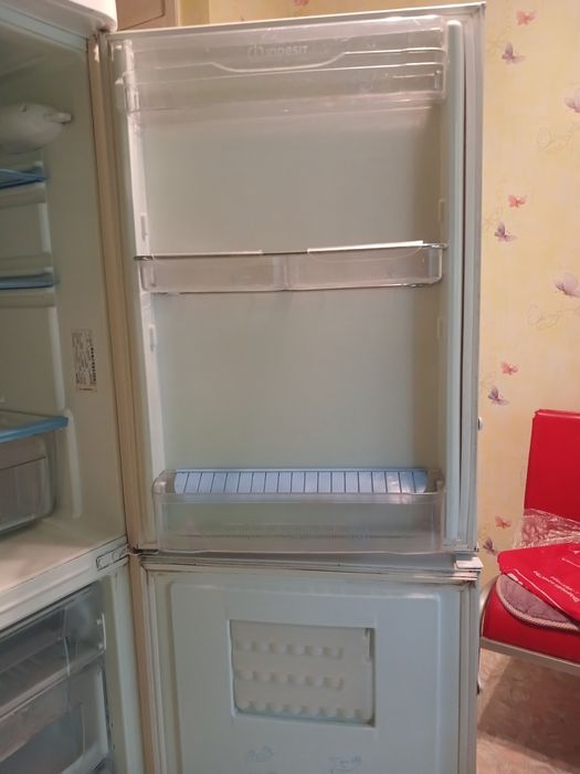 Холодильник Индезит. б/у ,