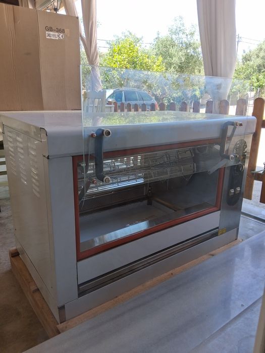 Грил за печене на пилета на газ