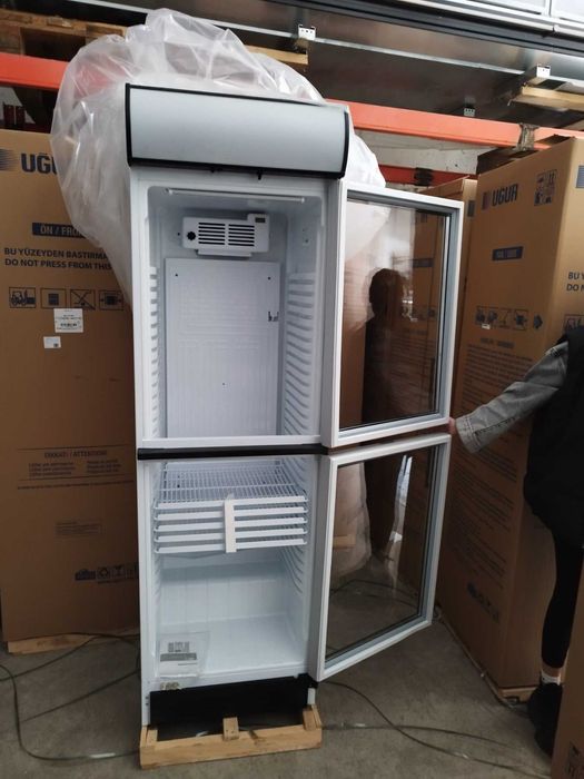 Хладилна витрина UGUR USS 374 D2KL 595x640x1980,0/+7 °C; 358 лт.