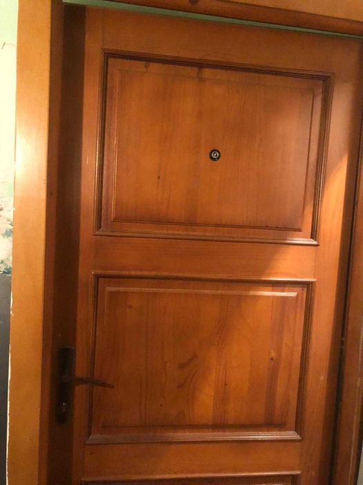 Ușă de lemn masiv!