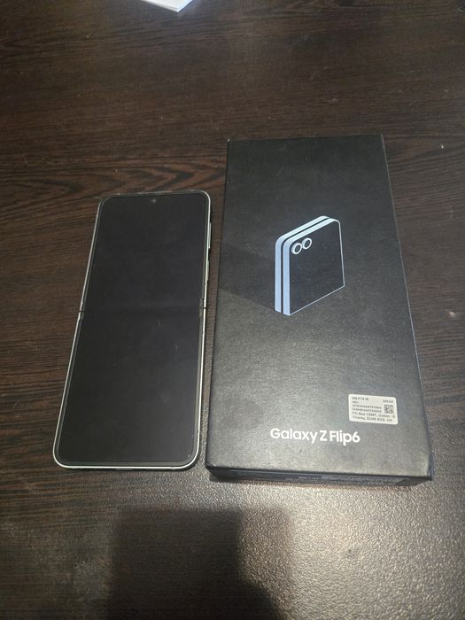 Продавам   Samsung Z Flip 6