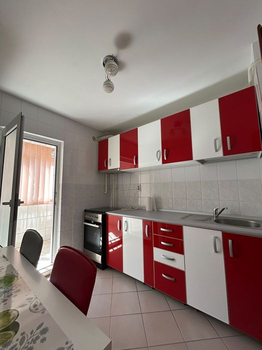 Închiriez apartament cu doua camere