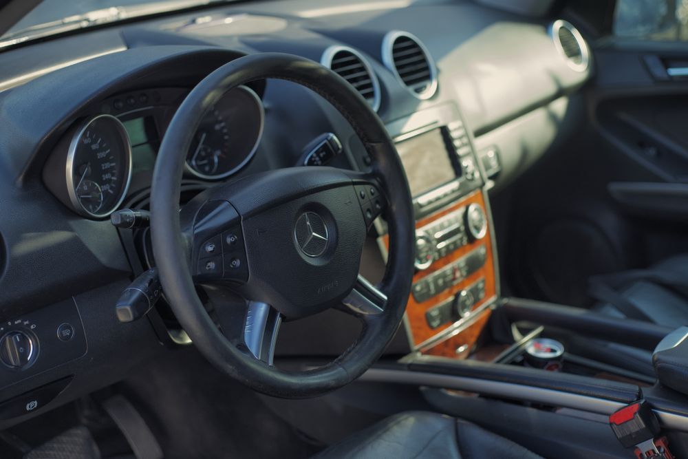 Dezmembrez Mercedes ML W164 bara far capota parbriz aripa usa grila