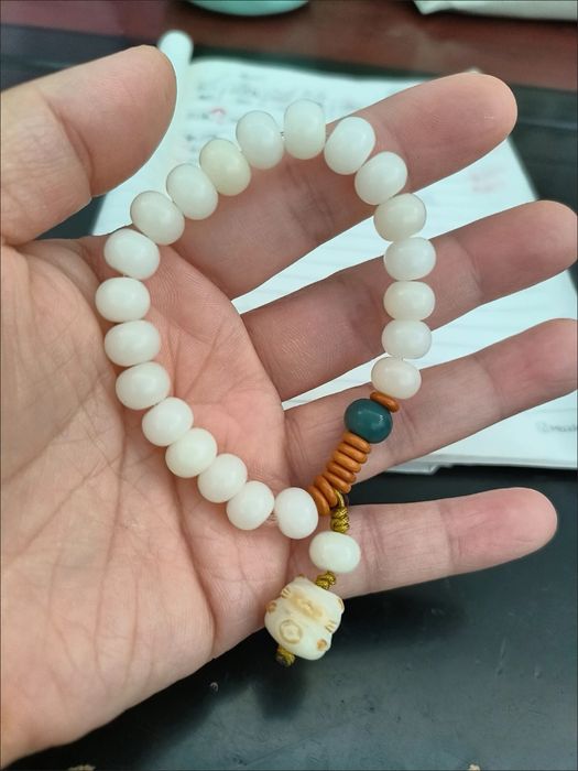 браслеты амулеты продам