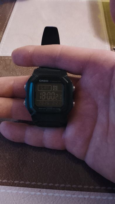 Ceas casio sport.rezistent la apa.lumini