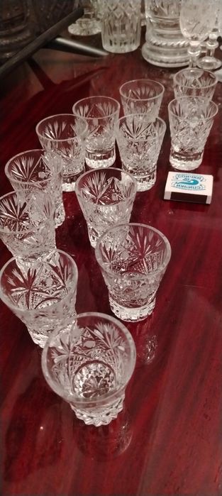 Хрустальные фужеры и рюмки по 12и 6 штук