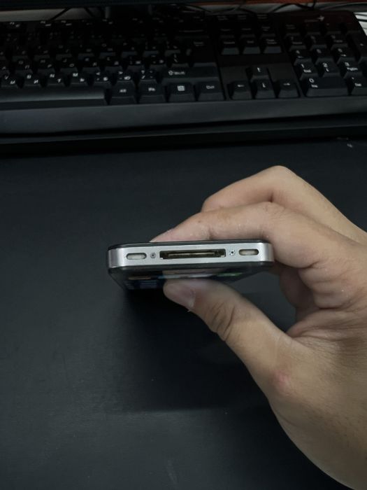 Продам Iphone 4S IOS 6