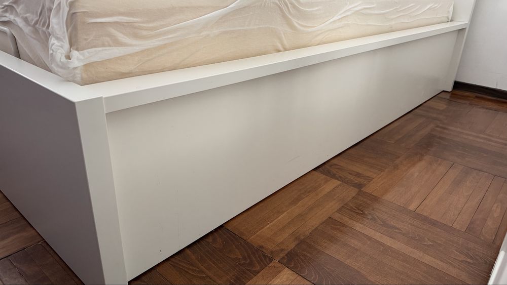 Pat cu saltea 210 cu 155cm