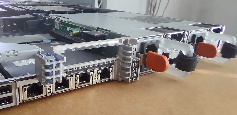 Сървър Dell R630 2*Xeon Е5-2650v4 64GB 4*NVMe U.2 2*1TB 6SFF PERC H730