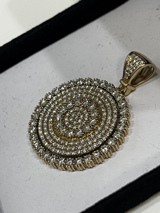 medalion cu diamante naturale