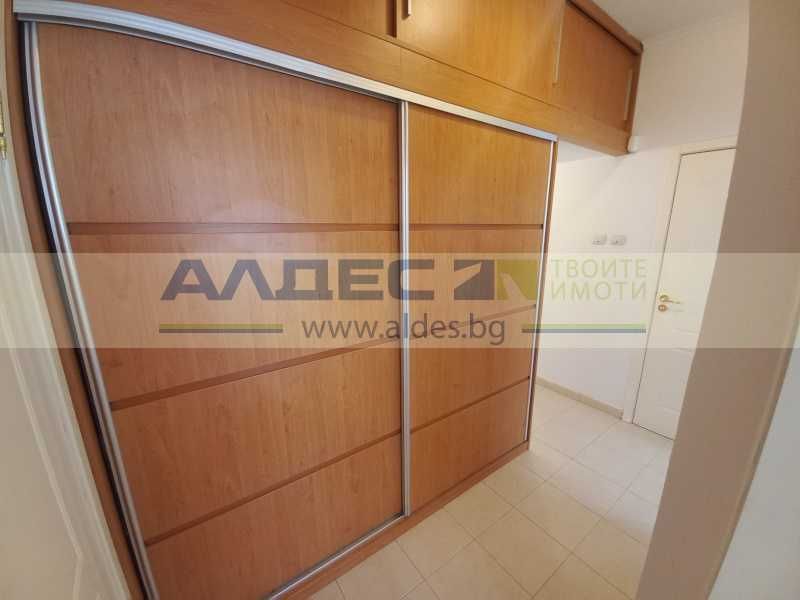 Дава се под наем Тристаен апартамент в София, Център - 107 кв.м за 1200 € - Снимка #12