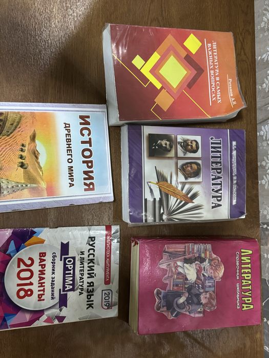 Продаються книги