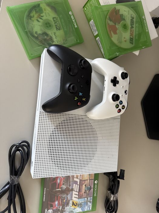 Xbox one S 500 gb Plus jocuri gratuite !