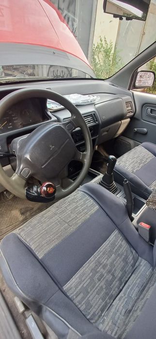 Машина Mitsubishi Space runner