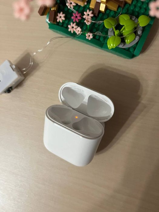 2 кейса, Airpods