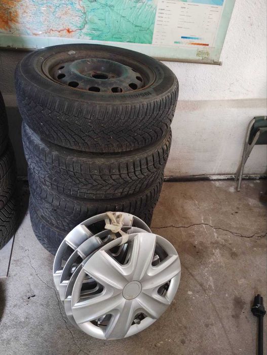 Четири зимин гуми с джанти за Ford Focus 2004г, R15  (запазени)