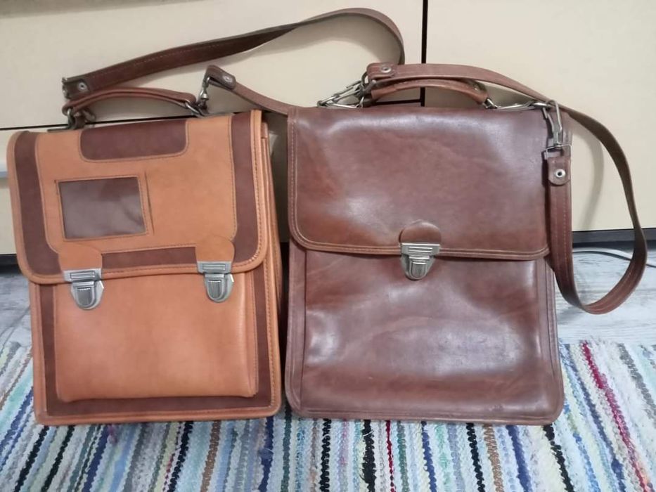 Geanta ,ghiozdan, școala ,vechi Romanesc,perioada comunista,stare buna