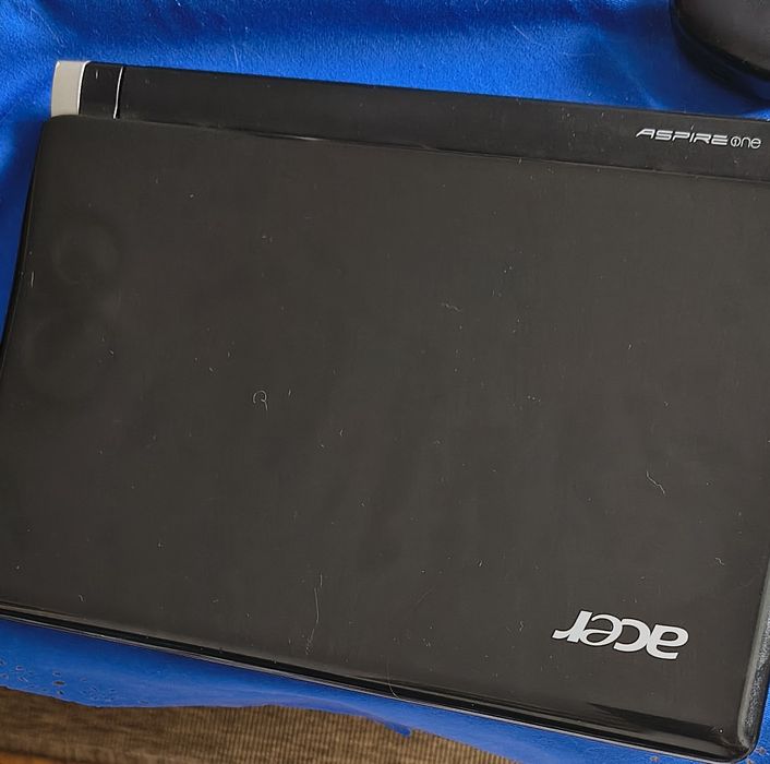 Vând laptop ultraportabil Acer Aspire