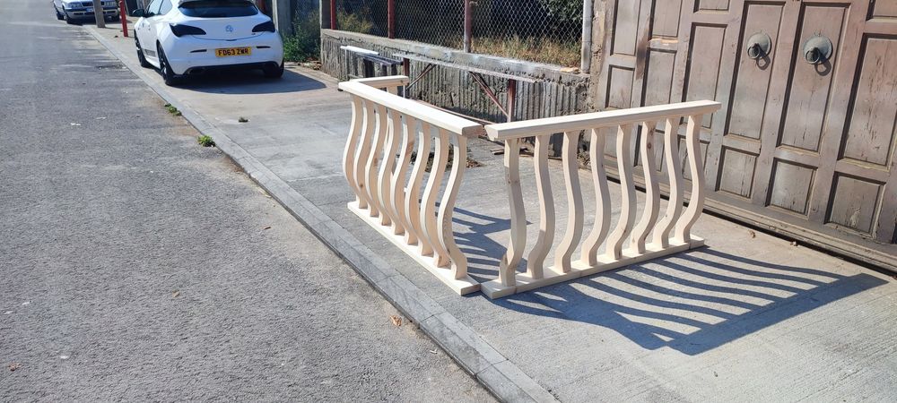 Дървен парапет от масив