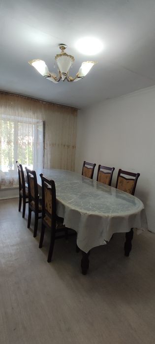 Продам стол для гостиной
