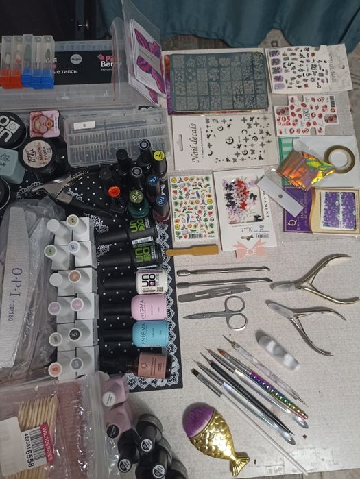 Для маникюра  срочно продам