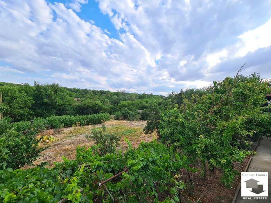 145303 ЕКСКЛУЗИВНО! Просторна къща с гараж в с. Страхилово