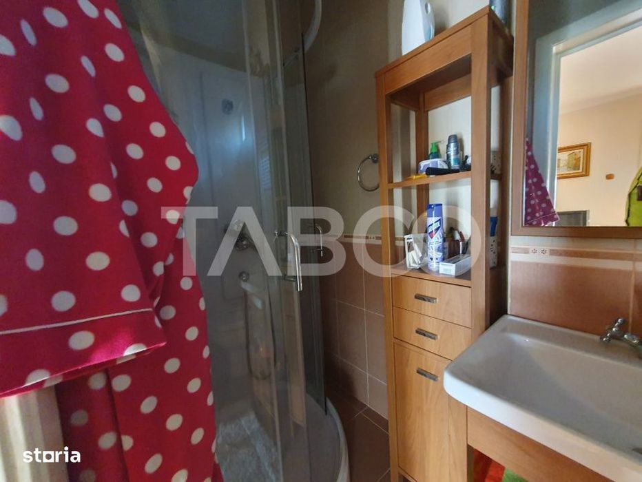 Casa individuala de vanzare cu 5 camere 2 balcoane zona Centrala