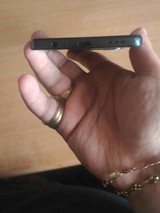 Vând Oppo a40 black