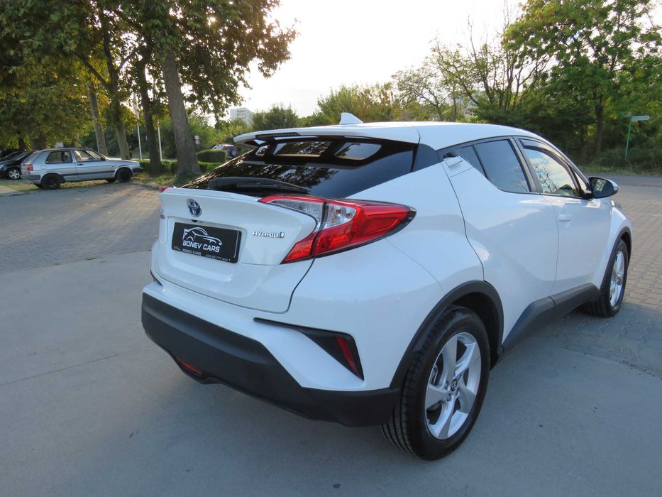 Toyota C-HR Hybrid Keyless сервизна история