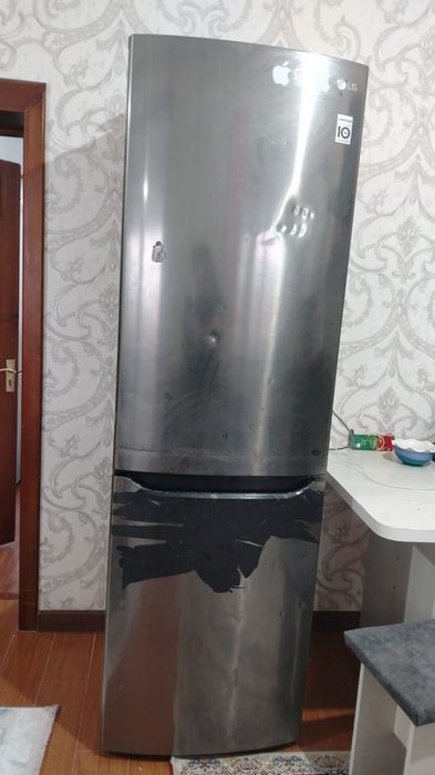 Холодильник LG в хорошем состояние