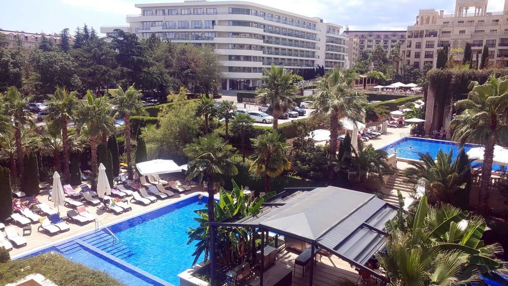 Заедно тристаен и двустаен апартамент, обединени в един голям