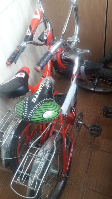 Продам б/У детский самокат, скейтборт