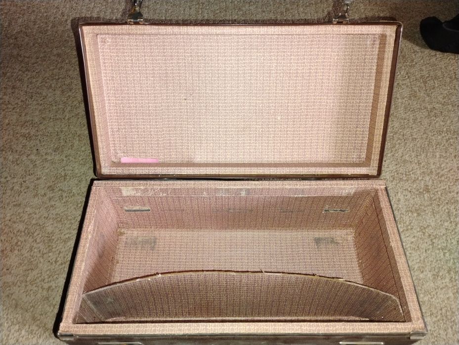 Geamantan carton vechi