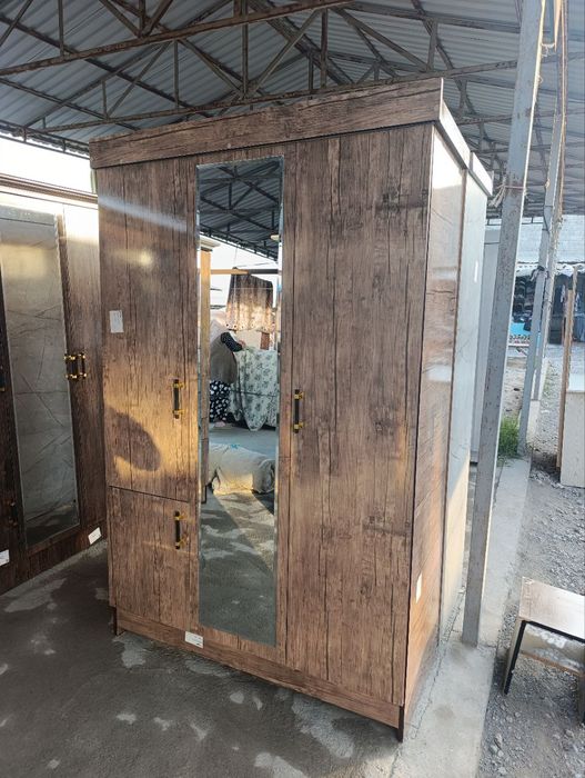 Мебель шкафы и шифоньеры сотилади