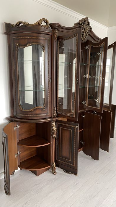 продам сервант срочно