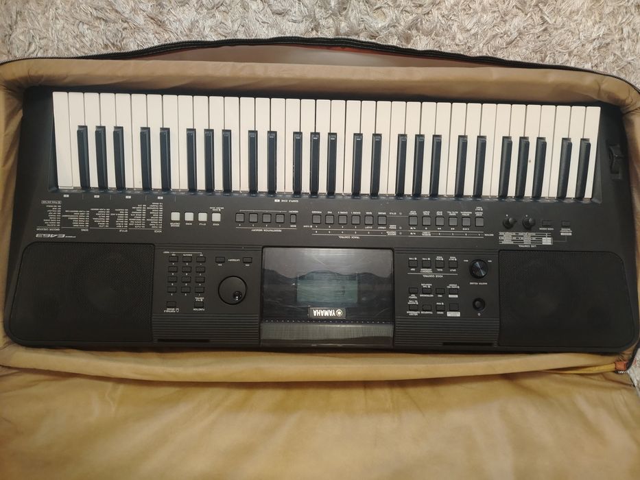 Orgă Yamaha Psr E463 + husa piele și STATIV