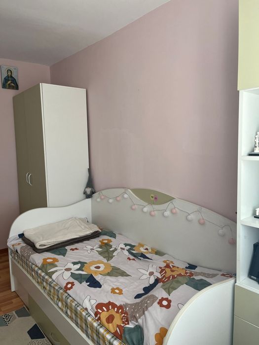 Dormitor tineret complet – 5 piese, stare bună.