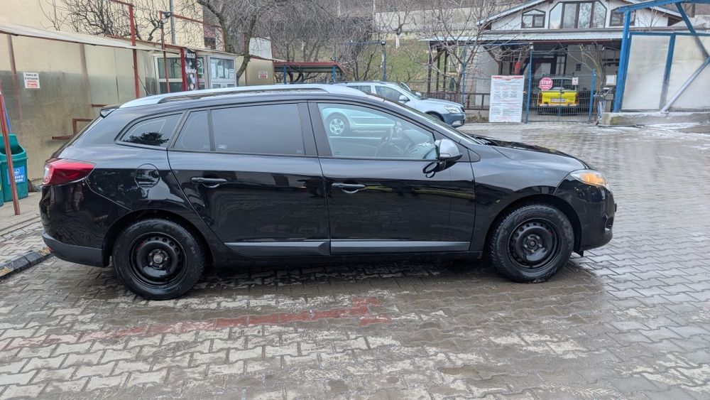 Vând Megane 3 2011 1.6 E5 157k izolata fonic