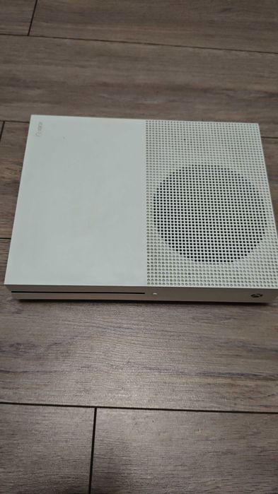 Vand  Xbox One S cu telecomanda multimedia