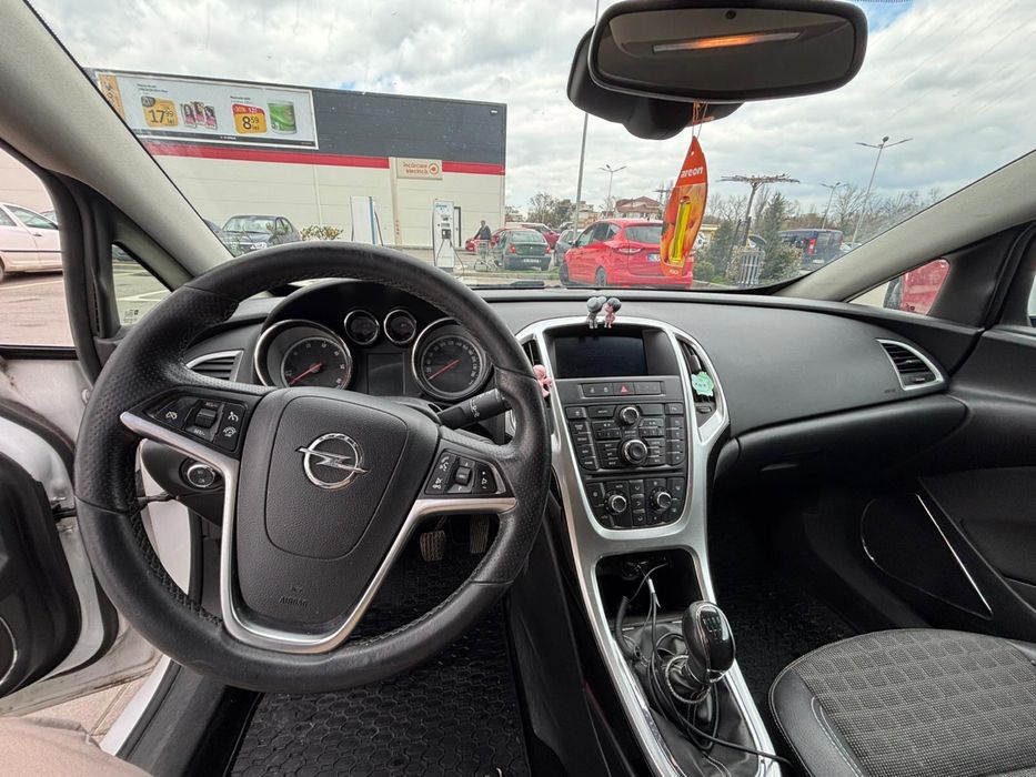 De vanzare  Opel Astra J GTC 2013