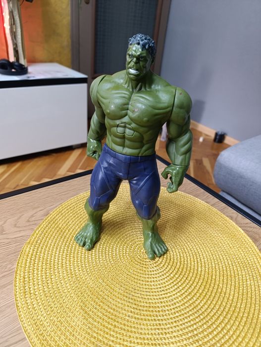 Екшън фигурки на герои.